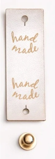 Koženková cedulka Handmade – perlová, 60 × 20 mm, se zapínáním
