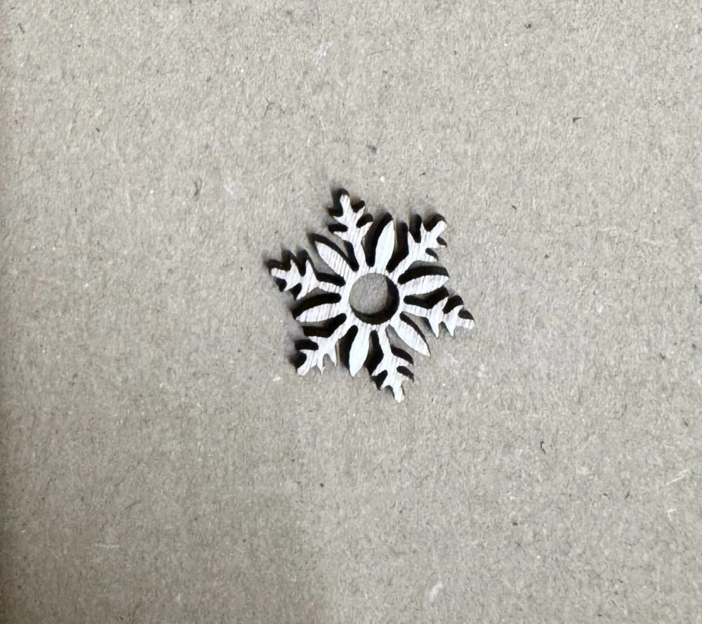 Dřevěný výřez Sněhová vločka II. 2cm