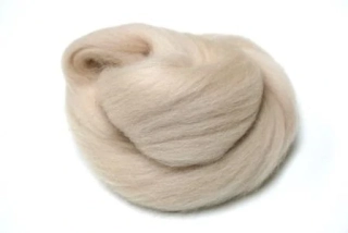 Ovčí rouno česané - světle béžová